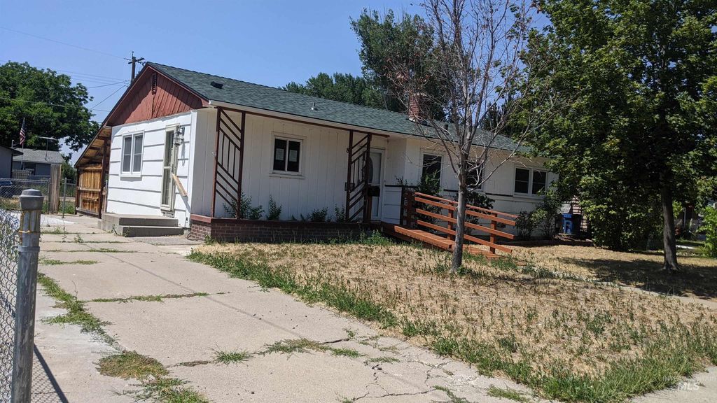 835 N 10th, Mountain Home, ID 83647