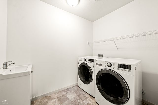 15469 Eastpark Circle W, Fishers, IN 46037