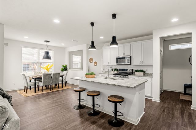 15469 Eastpark Circle W, Fishers, IN 46037