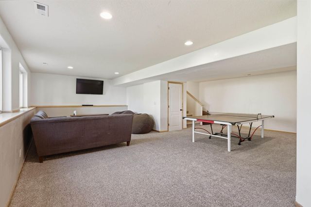 2821 Covey Court, Cedar Falls, IA 50613