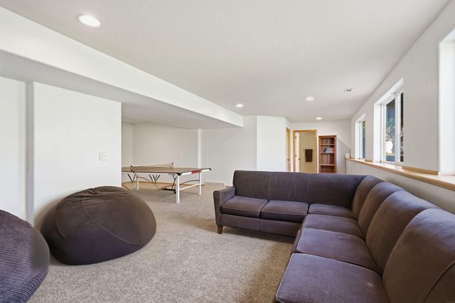 2821 Covey Court, Cedar Falls, IA 50613