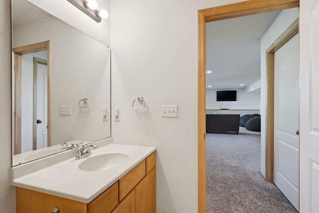 2821 Covey Court, Cedar Falls, IA 50613