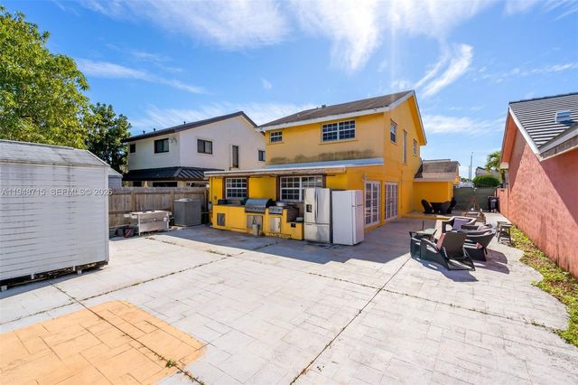 9085 Grand Canal Dr, Miami, FL 33174