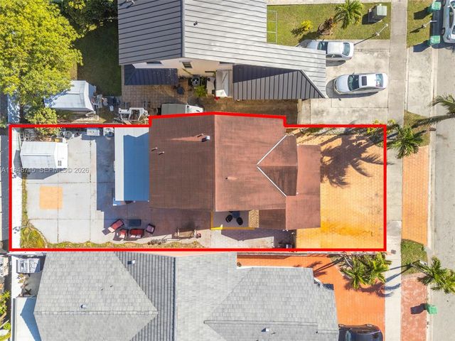 9085 Grand Canal Dr, Miami, FL 33174