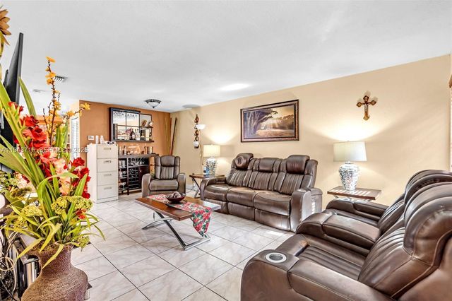 9085 Grand Canal Dr, Miami, FL 33174