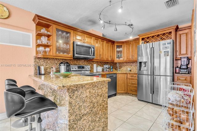 9085 Grand Canal Dr, Miami, FL 33174