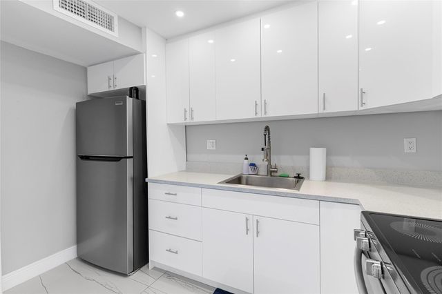 5925 SW 36th Court, Davie, FL 33314