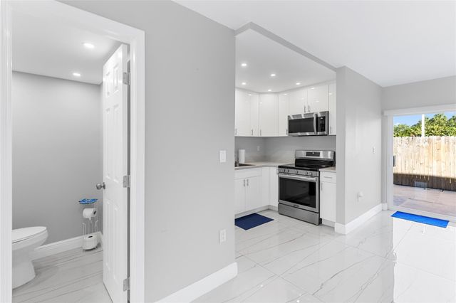 5925 SW 36th Court, Davie, FL 33314