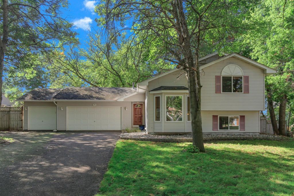 11852 Yellow Pine Street NW, Coon Rapids, MN 55448