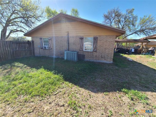 203 N West Street, Yorktown, TX 78164