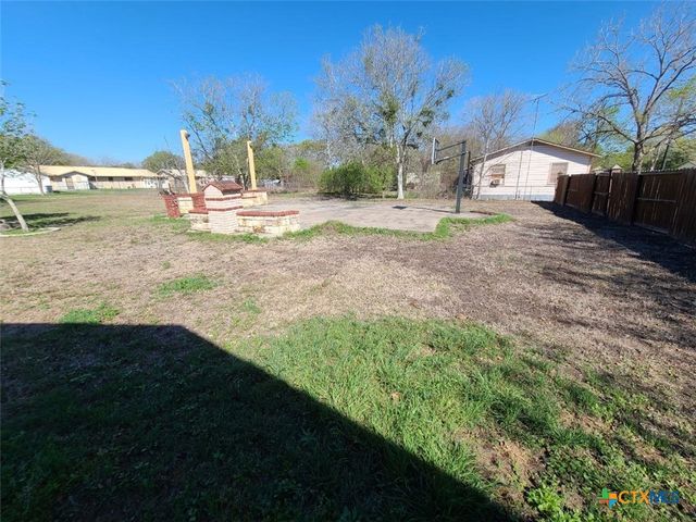 203 N West Street, Yorktown, TX 78164