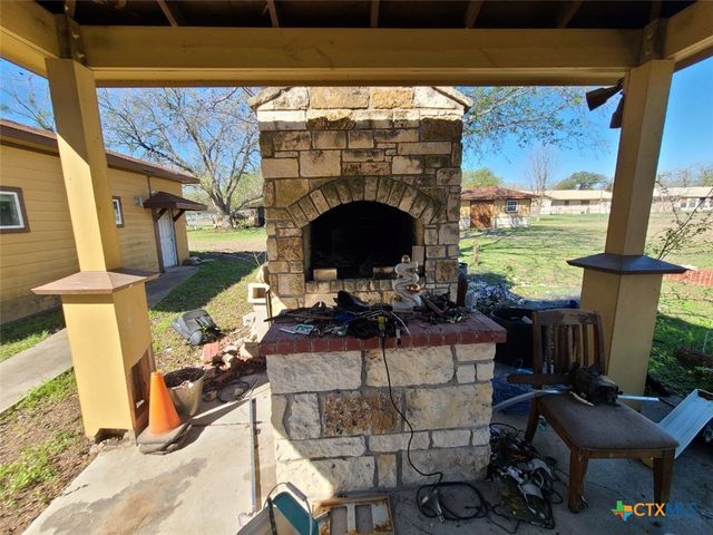 203 N West Street, Yorktown, TX 78164