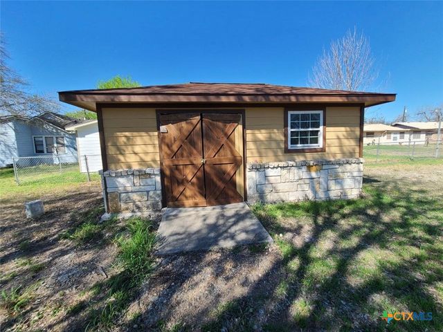 203 N West Street, Yorktown, TX 78164