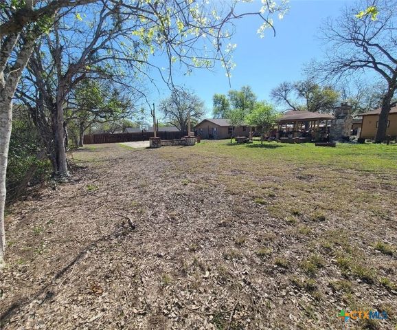 203 N West Street, Yorktown, TX 78164