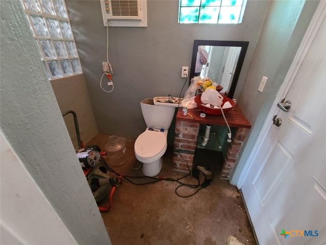 203 N West Street, Yorktown, TX 78164