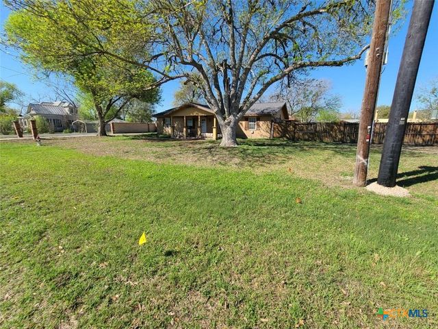 203 N West Street, Yorktown, TX 78164