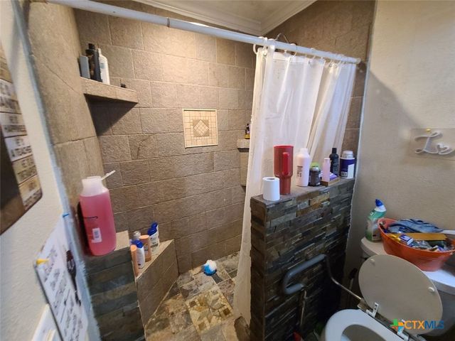 203 N West Street, Yorktown, TX 78164