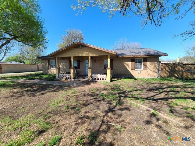 203 N West Street, Yorktown, TX 78164