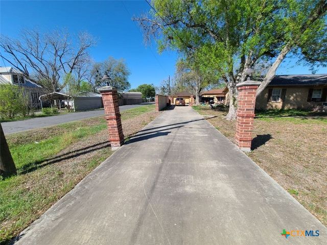 203 N West Street, Yorktown, TX 78164