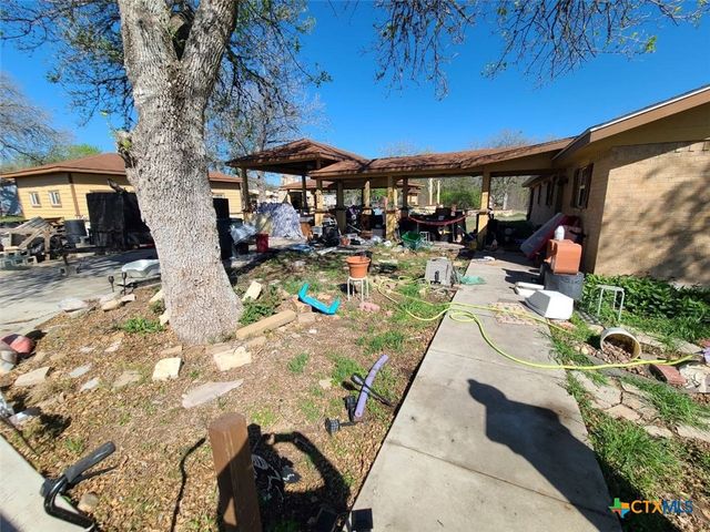 203 N West Street, Yorktown, TX 78164