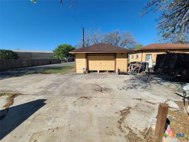 203 N West Street, Yorktown, TX 78164