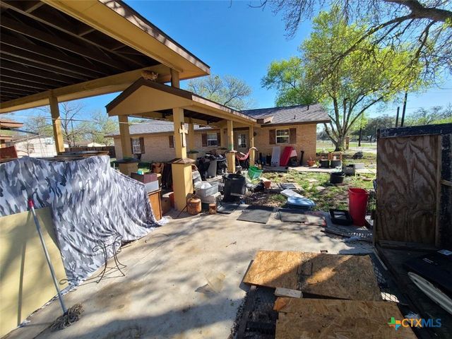 203 N West Street, Yorktown, TX 78164