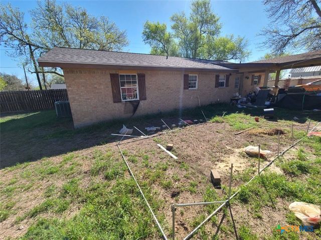 203 N West Street, Yorktown, TX 78164