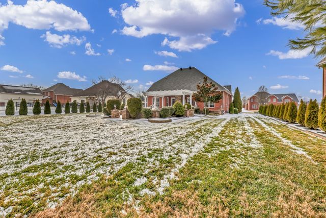 3266 Quincy Ln, Clarksville, TN 37043