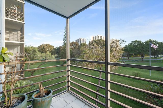 20500 W Country Club Dr 311, Aventura, FL 33180