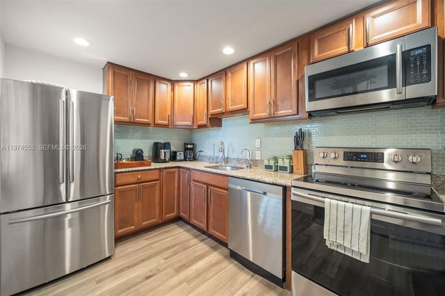 20500 W Country Club Dr 311, Aventura, FL 33180