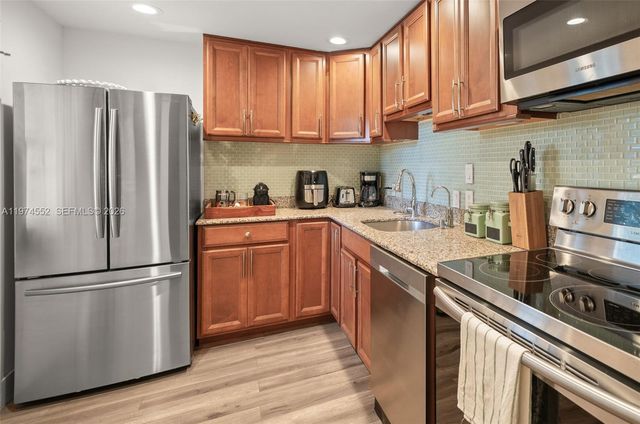 20500 W Country Club Dr 311, Aventura, FL 33180