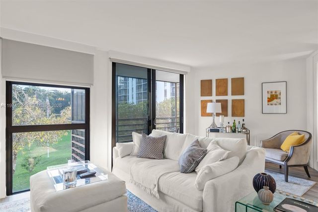 20500 W Country Club Dr 311, Aventura, FL 33180