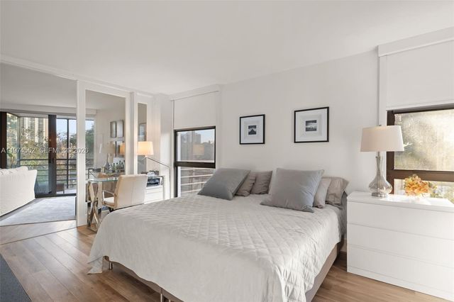 20500 W Country Club Dr 311, Aventura, FL 33180