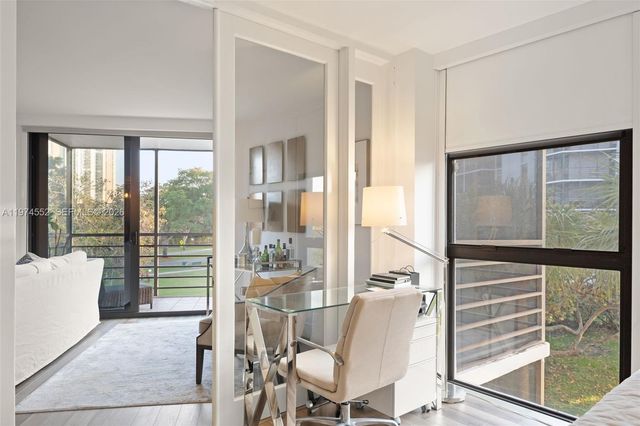 20500 W Country Club Dr 311, Aventura, FL 33180