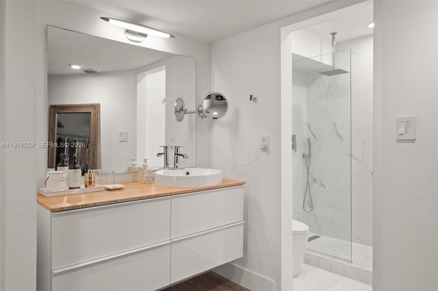 20500 W Country Club Dr 311, Aventura, FL 33180