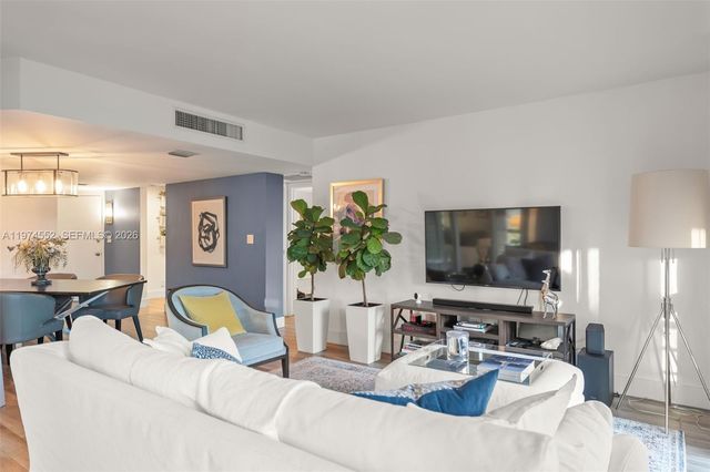 20500 W Country Club Dr 311, Aventura, FL 33180