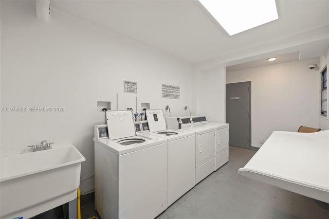 20500 W Country Club Dr 311, Aventura, FL 33180