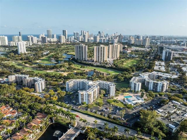 20500 W Country Club Dr 311, Aventura, FL 33180