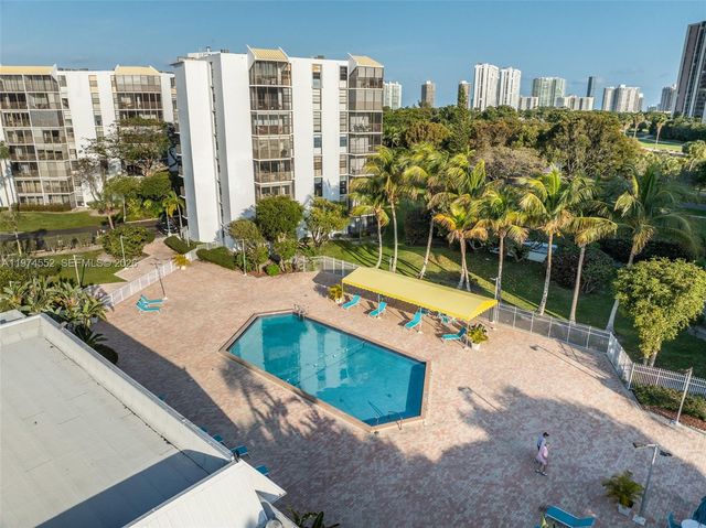20500 W Country Club Dr 311, Aventura, FL 33180
