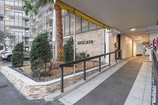 20500 W Country Club Dr 311, Aventura, FL 33180