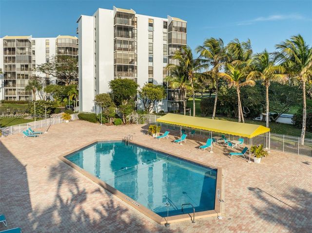 20500 W Country Club Dr 311, Aventura, FL 33180