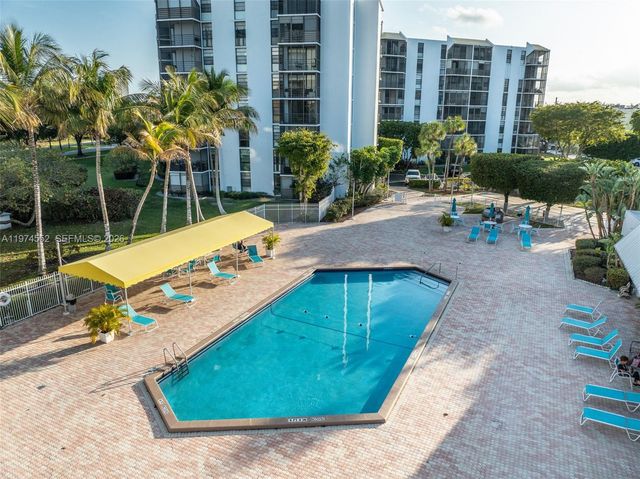 20500 W Country Club Dr 311, Aventura, FL 33180