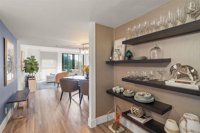 20500 W Country Club Dr 311, Aventura, FL 33180