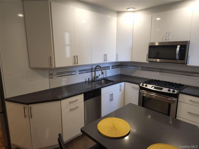 25 W Broadway 501, Long Beach, NY 11561