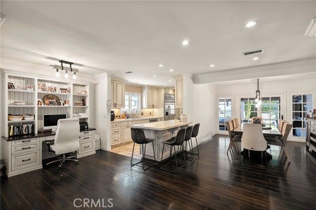 5330 Natick, Sherman Oaks, CA 91411