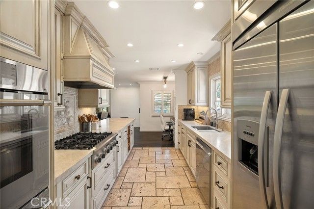 5330 Natick, Sherman Oaks, CA 91411