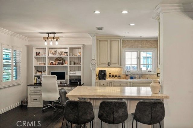 5330 Natick, Sherman Oaks, CA 91411