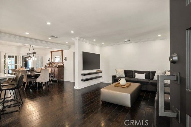 5330 Natick, Sherman Oaks, CA 91411