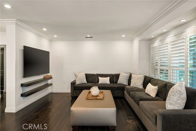 5330 Natick, Sherman Oaks, CA 91411