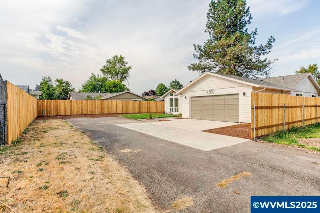 4510 Swallow Ct NE, Salem, OR 97301